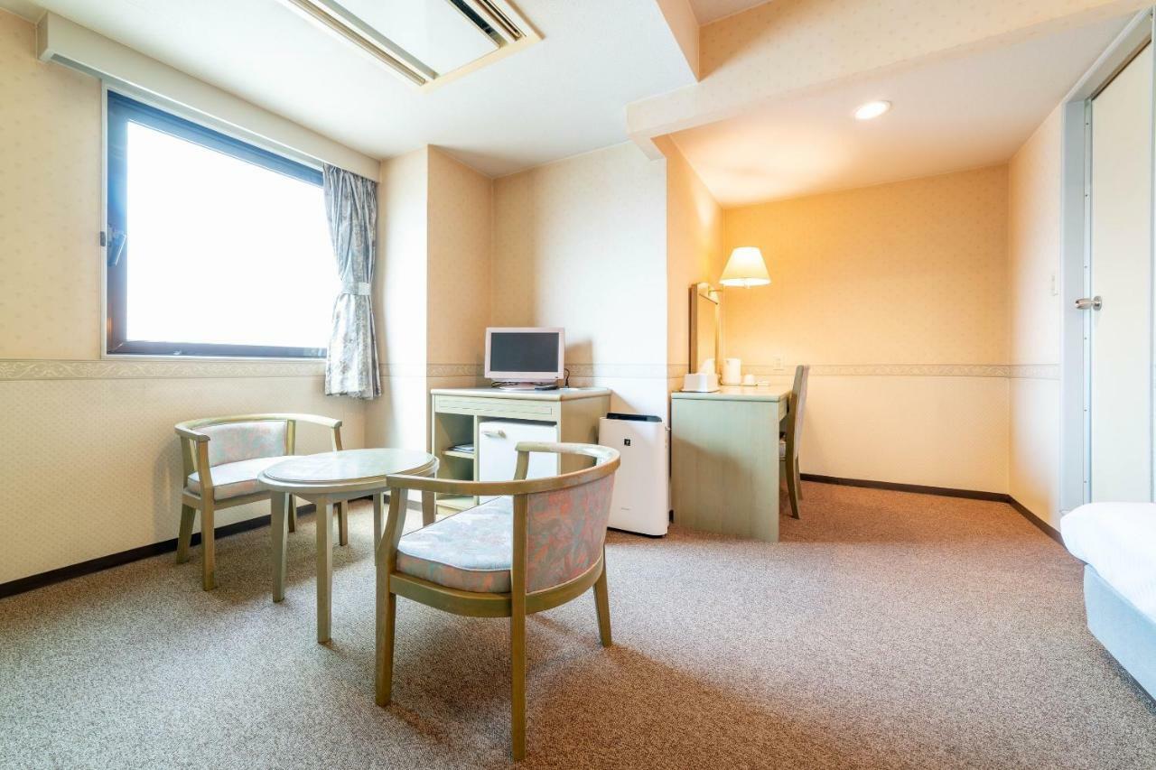 Oyo Business Hotel Nishiura Yokkaichi Dış mekan fotoğraf